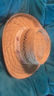 Gold Coast Sunwear Straw Gambler Fishing Hat with Fly Lure Print Band
